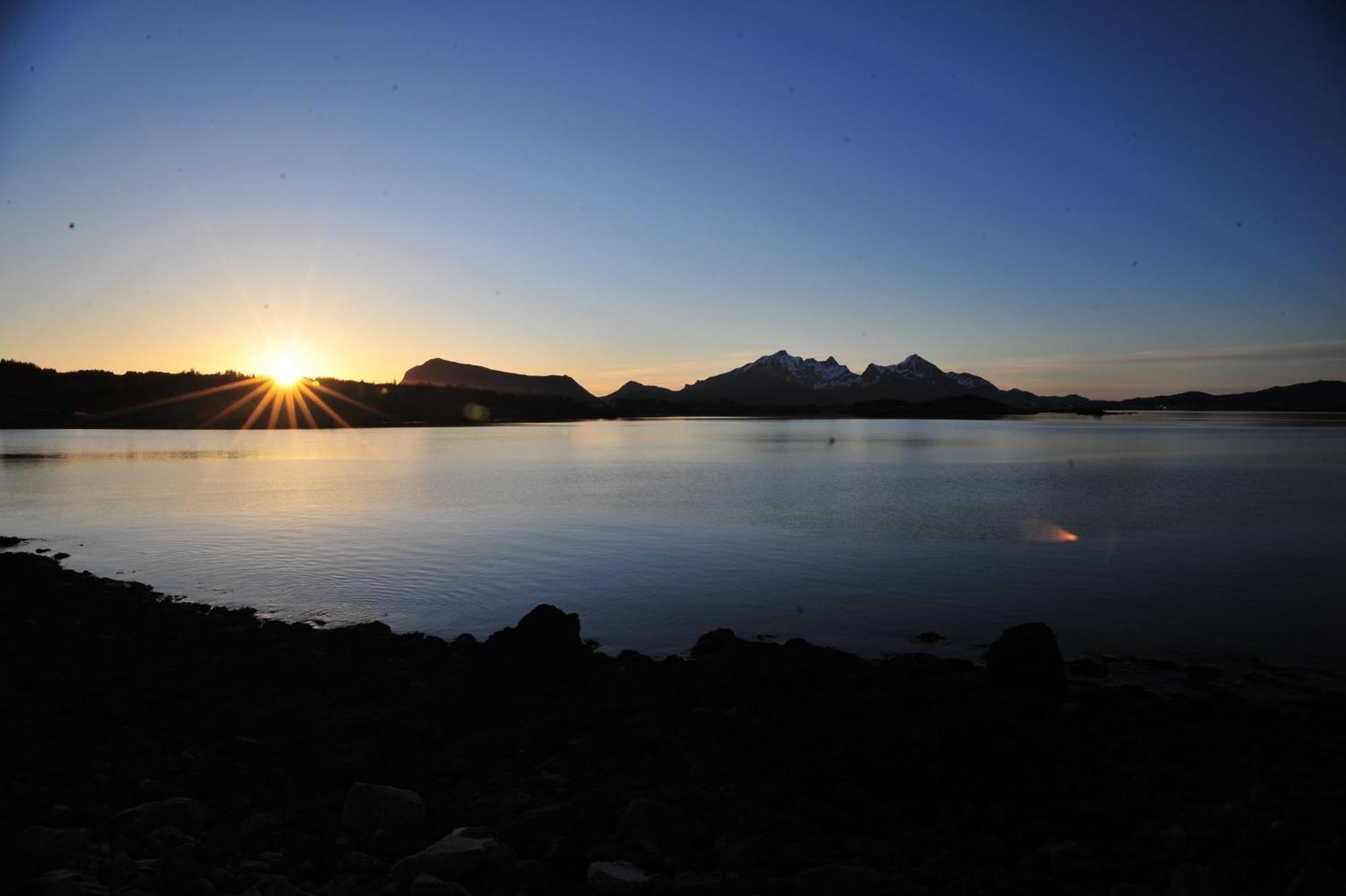 Fredelig Med Naturskjonn Omgivelse, Midt I Lofoten Jerstad