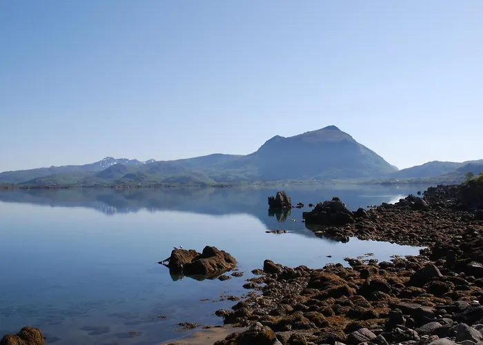 Fredelig Med Naturskjonn Omgivelse, Midt I Lofoten
